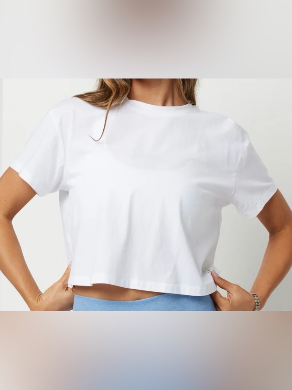 Vuori Short Sleeve Feather Cross Back - Picture 2 of 7
